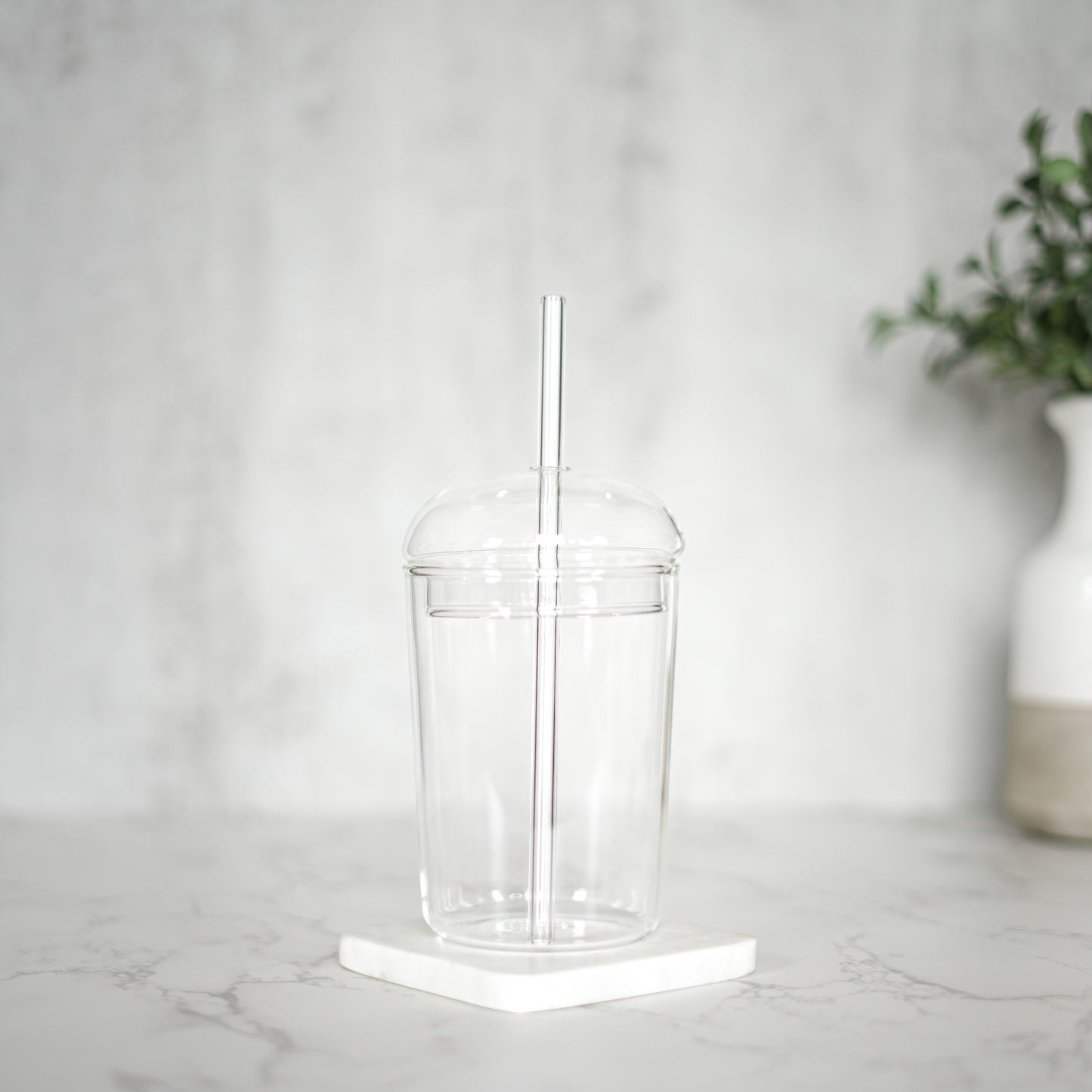 XMMSWDLA Glass Tumbler with Dome Lid for Frappes, Smoothies & Iced